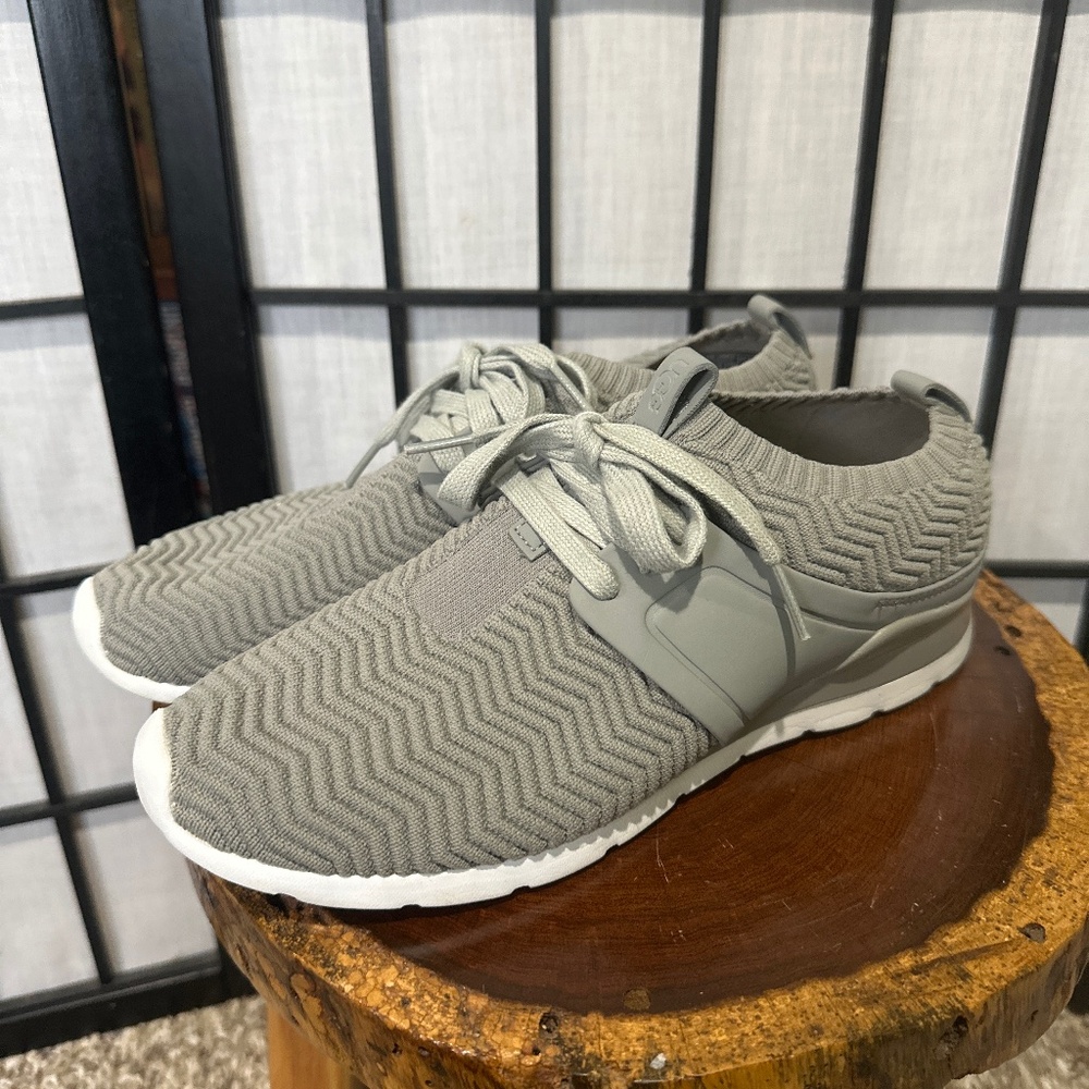 Ugg Willows Treadlite Sneakers Worn Once Size 8